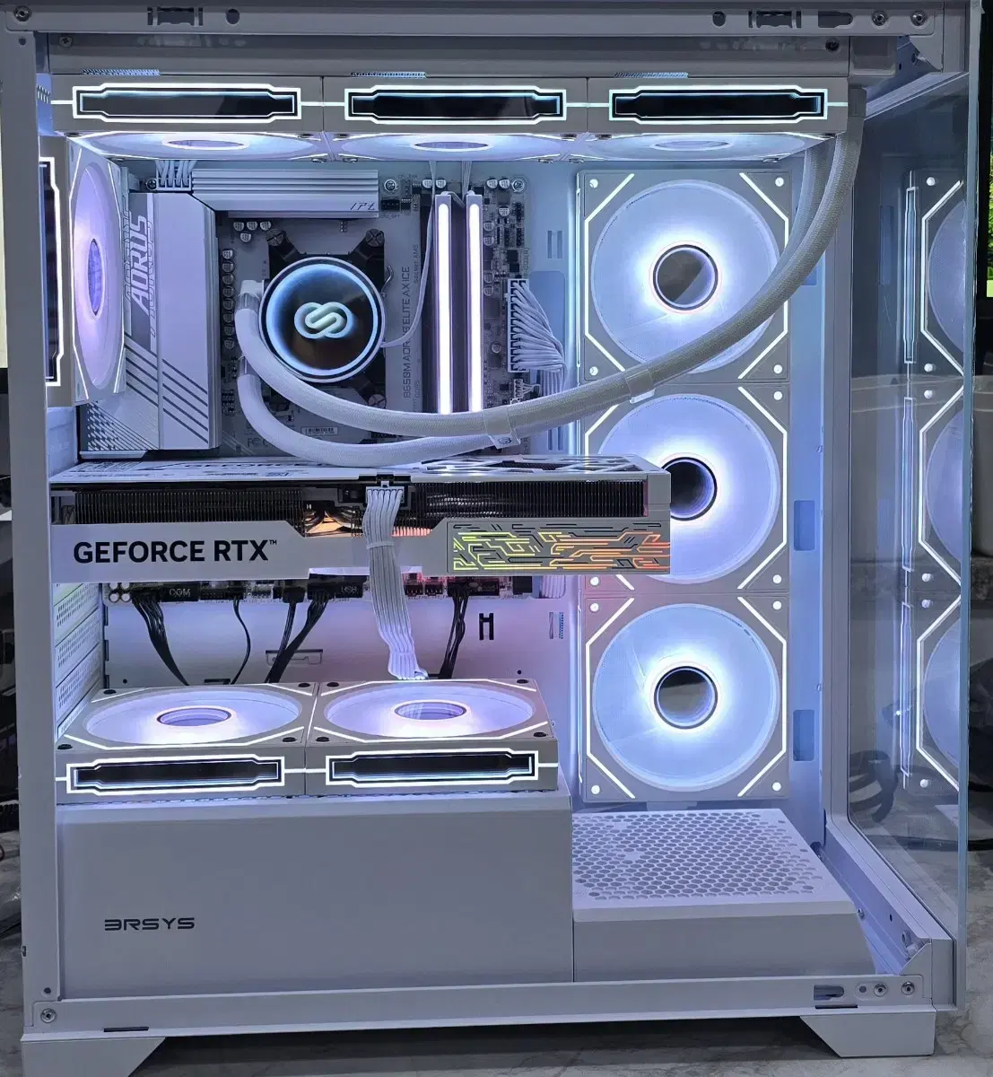 9800x3d, rtx 5070ti 화이트 튜닝pc팝니다